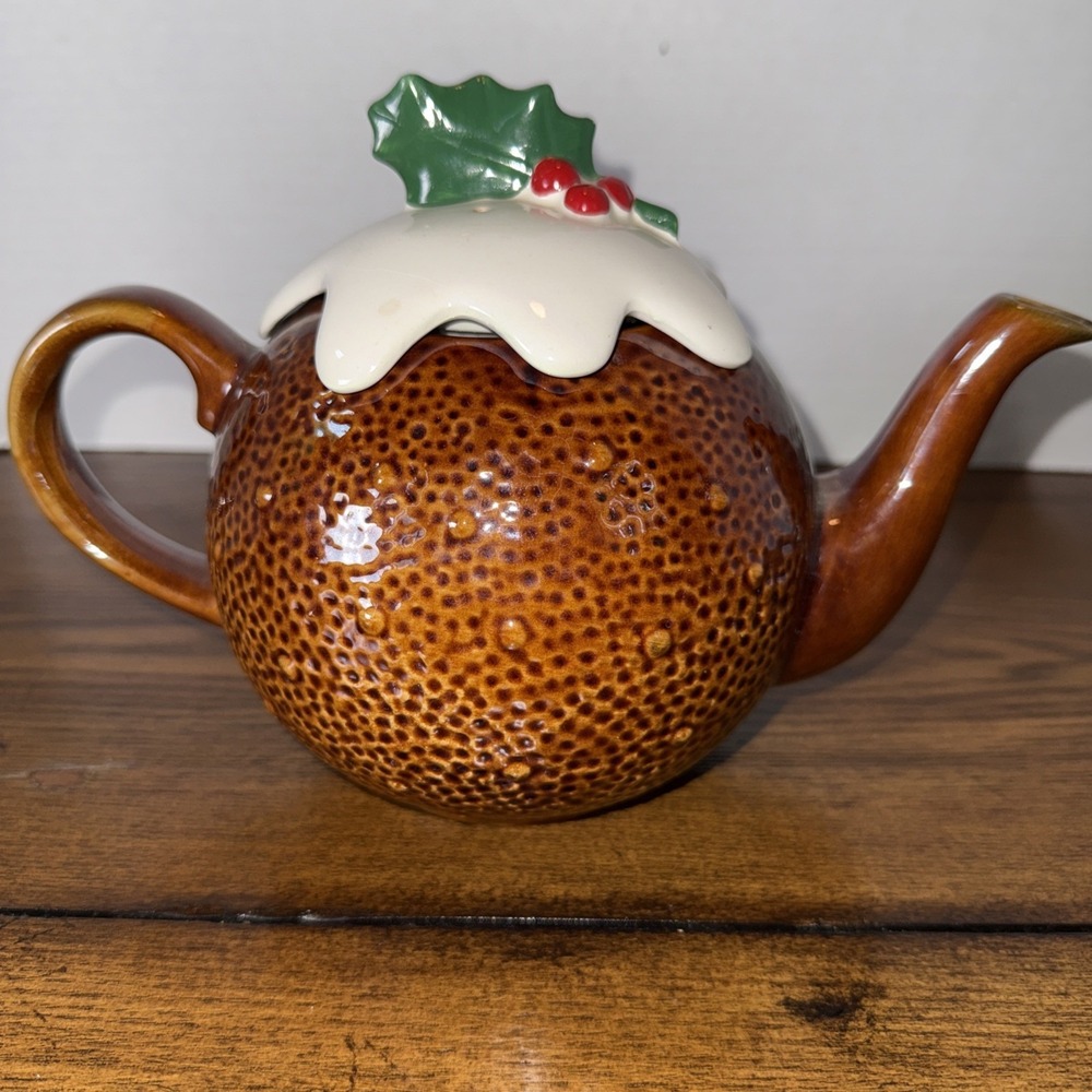 Vintage Price & Kensington Christmas Pudding Teapot Textured White Icing 1960's